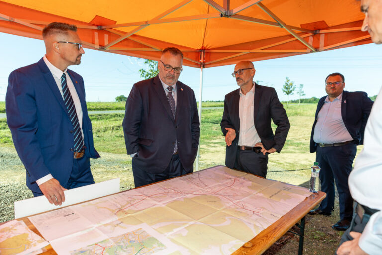 Přejít na článek: Vedení kraje přiblížilo dopravní výzvy ministru Ivanu Bednárikovi