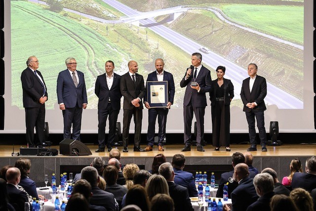 Přejít na článek: Správa a údržba silnic Plzeňského kraje získala dvě prestižní ocenění v soutěži Stavba roku Plzeňského kraje 2025